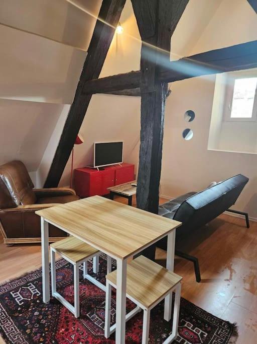 Le Petit Medieval Apartment Montlucon Exterior photo