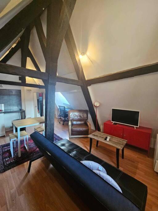Le Petit Medieval Apartment Montlucon Exterior photo